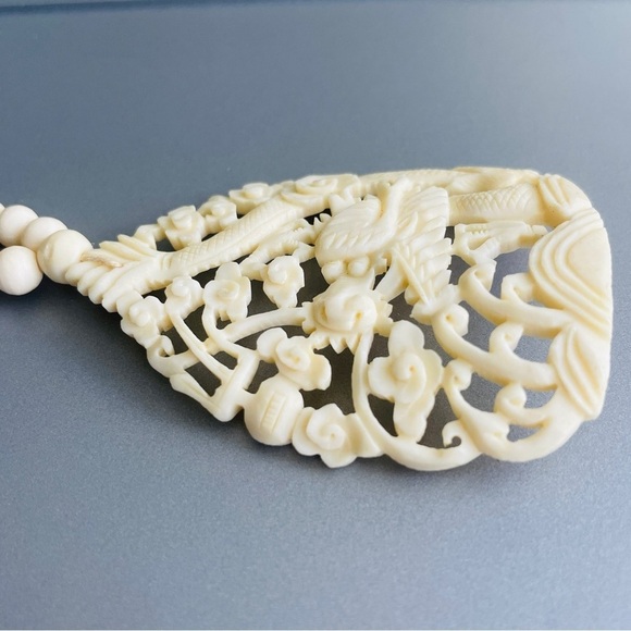 VINTAGE 1950’S CARVED CELLULOID BONE BEAD NECKLACE WITH OPEN CUT DRAGON … - Picture 5 of 7